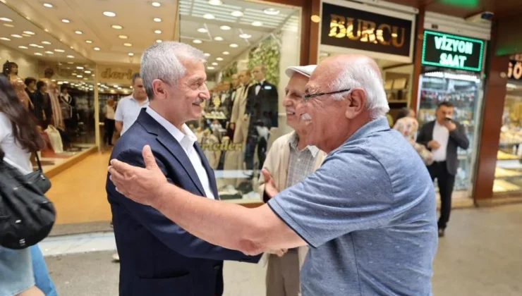 Başkan Tahmazoğlu vatandaş ve esnaf ile iç içe