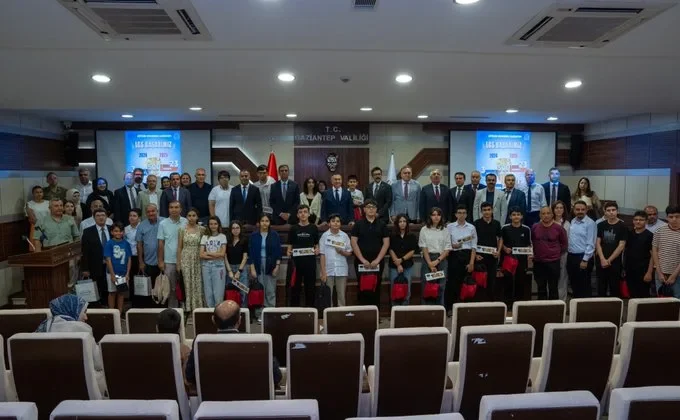 Gaziantep’te LGS’de Tam Puan Alan Öğrenciler Vali Çeber Tarafından Ödüllendirildi