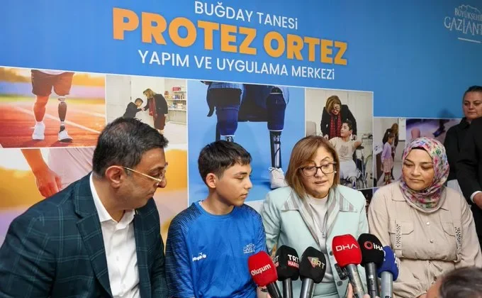 Doğuştan kolu olmayan Mehmet Efe’nin hem kolu takıldı hem de en büyük hayali gerçekleşti