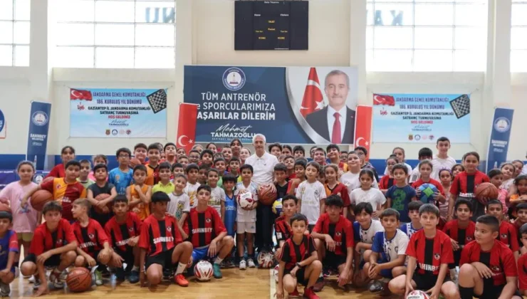 Şahinbey Belediyesi’nden 160 bin adet basketbol, voleybol ve futbol topu hediye