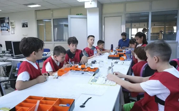 Geleceğin Tasarımcıları BUTGEM Yaz Kurslarında Yeteneklerini Keşfetti