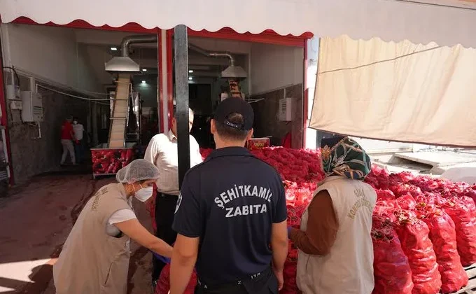 ŞEHİTKAMİL’DEN SALÇA DENETİMİ