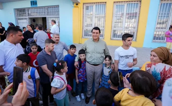 Yılmaz yeni Eğitim-Öğretim yılını öğrencilerle karşıladı