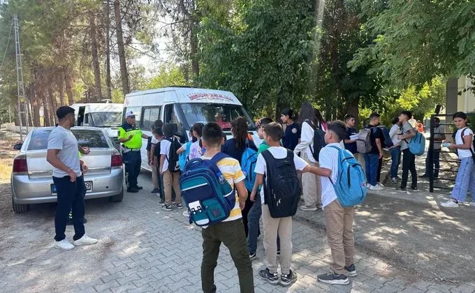 Jandarmadan 534 okul önü-çevresi ile servis araçlarına yönelik uygulama
