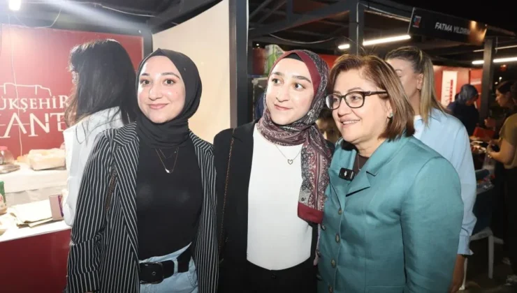 Başkan Şahin, Festival Park’ta vatandaşlarla buluştu