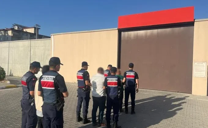 Gaziantep’te kaçak silah ve uyuşturucu operasyonu: 3 şahıs tutuklandı