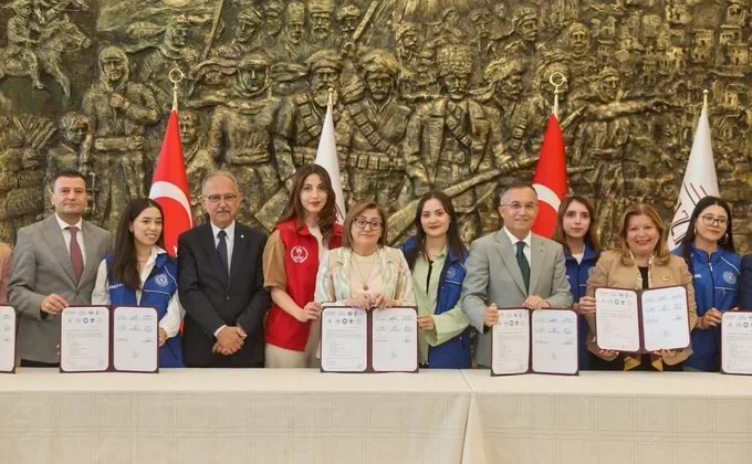 Gaziantep büyükşehir belediyesi “Öğrenci Dostu Şehir” protokolüne imza attı