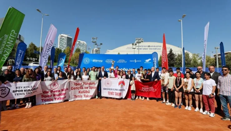 Gaziantep’te Tenis Şampiyonasında ödül töreni heyecanı