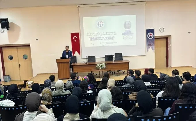GAÜN’DE “PROJE VE HİBE PROGRAMLARI BİLGİLENDİRME TOPLANTISI” DÜZENLENDİ