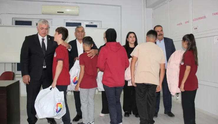 GTB ve TOBB iş birliğiyle 14 okulda öğrencilere kışlık kaban desteği