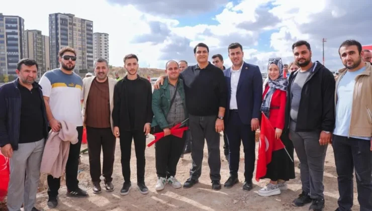 Şehitkamil’de gençler, Cumhuriyet için yürüdü