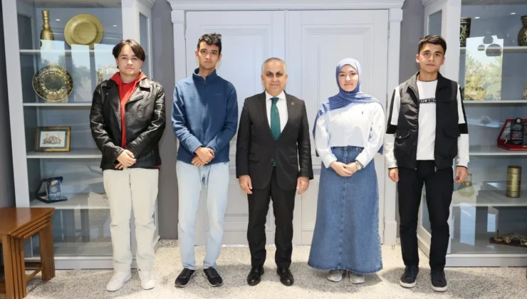 GAÜN REKTÖRÜ PROF. DR. DOĞAN, ÖZBEKİSTANLI ÖĞRENCİLERLE BULUŞTU