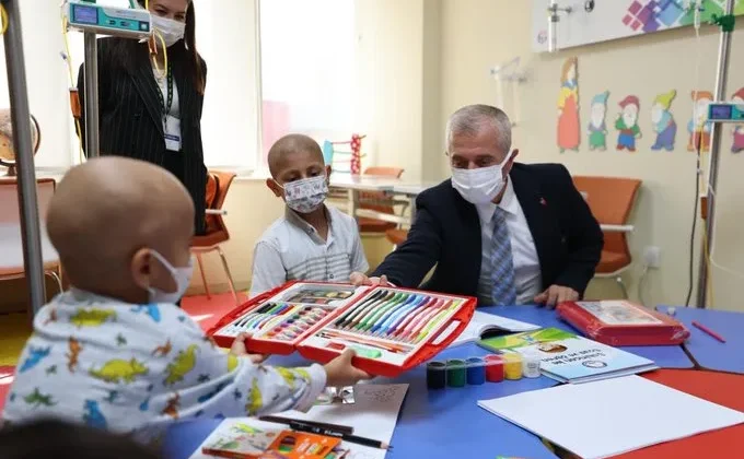 Tahmazoğlu’ndan lösemili çocuklara moral