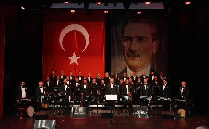 GAZİANTEP BÜYÜKŞEHİR, ULU ÖNDER’İ SEVDİĞİ ŞARKILARLA ANDI
