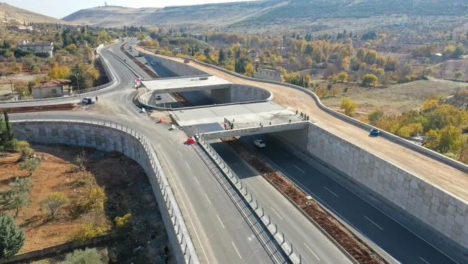 Gaziantep Büyükşehir, köprülü kavşak yatırımlarını kent genelinde sürdürüyor