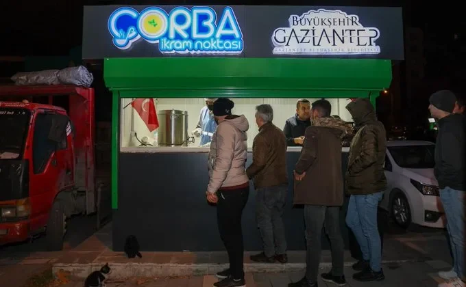 Gaziantep Büyükşehir, 39 noktada sabahı sıcak çorba ile karşılıyor