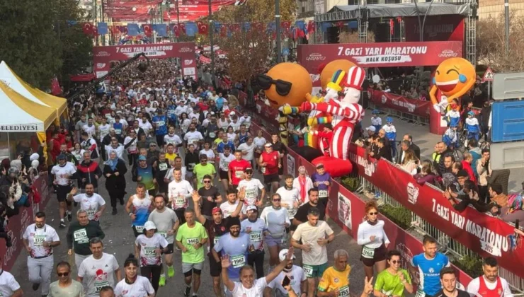 Gaziantep’te 7. Gazi Yarı Maratonu bin 498 sporcunun katılımıyla başladı