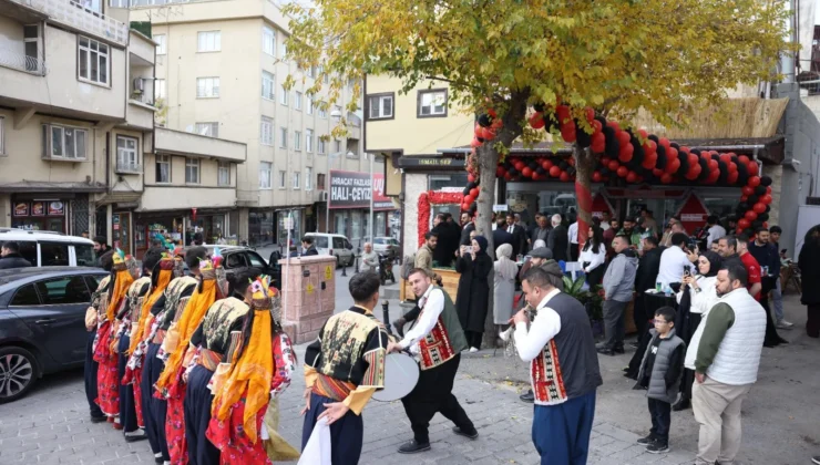 Tarihi Bey Kebapçısı Görkemli Bir Törenle Hizmete Açıldı