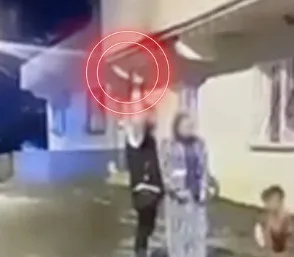 Çocuğun yanında silahla havaya ateş eden şahıs yakalandı