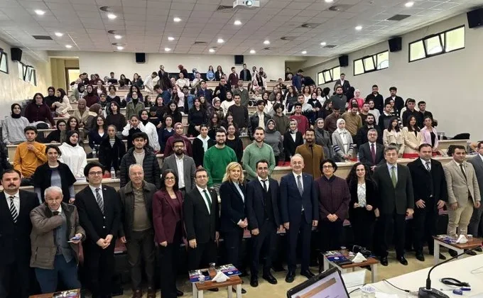 GAÜN HUKUK FAKÜLTESİNDE “BAĞIMLILIKLA MÜCADELE VE CEZA HUKUKU” KONFERANSI DÜZENLENDİ