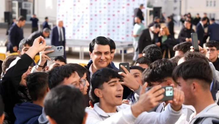 Başkan Yılmaz gençlerle bir arada