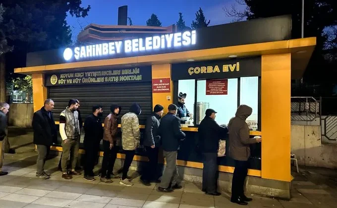 Şahinbey Belediyesi’nden vatandaşın içini ısıtan ikram