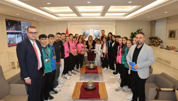 SPOR ŞEHRİ GAZİANTEP’İN ŞAMPİYONLARINDAN BAŞKAN ŞAHİN’E ZİYARET