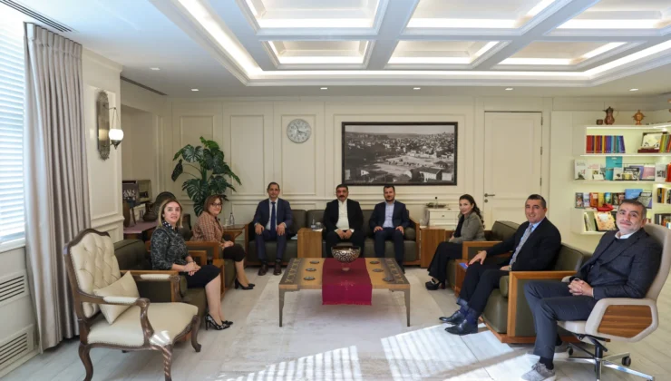 Büyükşehir Belediye Başkanı Şahin, gazete sahipleri ile bir araya geldi