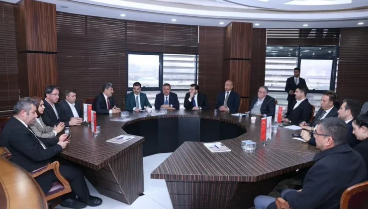 Ak Parti Genel Sekreteri Eyüp Kadir İnan Gaziantepli Sanayicilerin Sorunları Dinledi