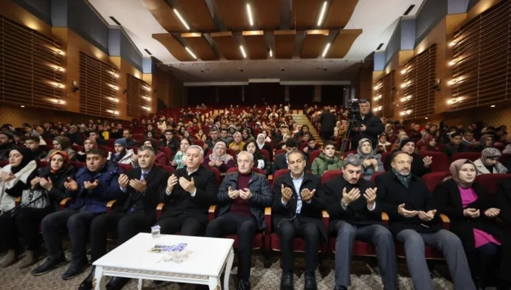 Tahmazoğlu, Umre’ye gidecek gençlerle bir araya geldi