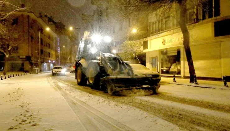 GAZİANTEP BÜYÜKŞEHİR YOĞUN KAR YAĞIŞINDA TÜM EKİPLERİYLE SAHADA