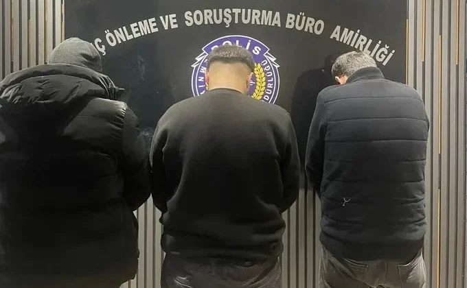 Şahinbey’de Ruhsatsız Silah ve Uyuşturucu Operasyonu: 3 Gözaltı