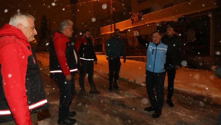 Nizip Belediyesi 24 saat esasıyla sahada