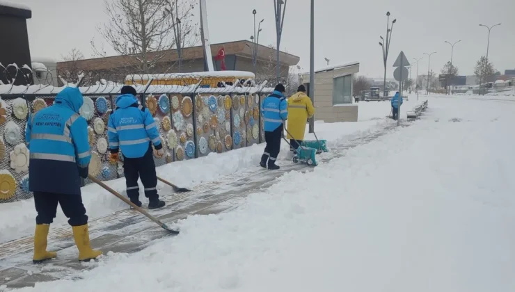 BÜYÜKŞEHİR’DEN KALDIRIMLARDA YAYA GÜVENLİĞİ İÇİN ÇALIŞMA
