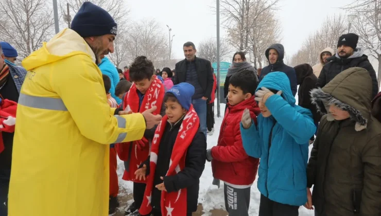 GAZİANTEP BÜYÜKŞEHİR’DEN ÇOCUKLARA KAR HEDİYESİ