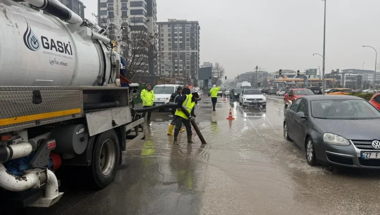 GAZİANTEP BÜYÜKŞEHİR, SAĞANAK YAĞIŞTA TAM KADRO SAHADA!