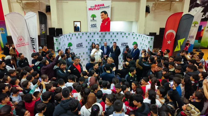 Şehitkamil’de Çocuklara Spor Çağrısı: Umut Yılmaz ve Burak Yılmaz Sahadaydı