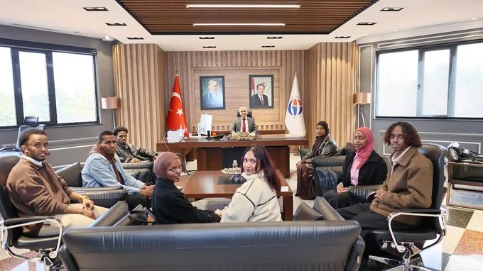 GAÜN REKTÖRÜ DOĞAN KENYALI ÖĞRENCİLERLE BİR ARAYA GELDİ