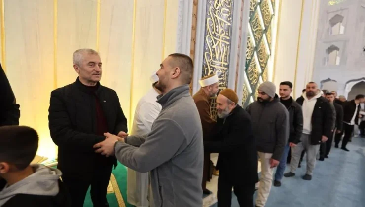 Başkan Tahmazoğlu, vatandaşlarla bayramlaştı