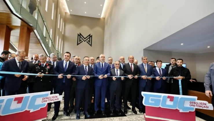 BAKAN IŞIKHAN’IN KATILIMIYLA GAÜN’DE İPEK YOLU KARİYER FUARI AÇILDI