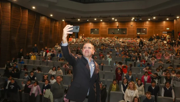 MEZİTLİ’DE SANATIN KALBİ ATIYOR, TİYATROYA VE EĞİTİME GÜÇLÜ DESTEK