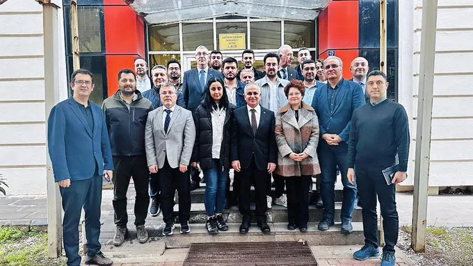 REKTÖR DOĞAN, ELEKTRİK-ELEKTRONİK MÜHENDİSLİĞİ BÖLÜMÜ AKADEMİSYENLERİYLE BİR ARAYA GELDİ