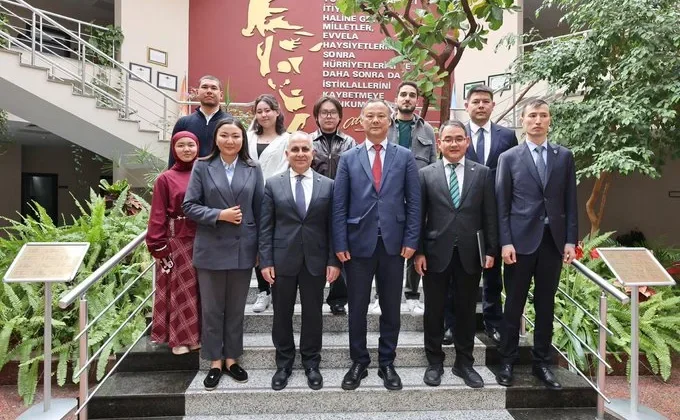 KIRGIZİSTAN’IN ANKARA BÜYÜKELÇİSİ KAZAKBAYEV’DEN GAÜN REKTÖRÜ DOĞAN’A ZİYARET