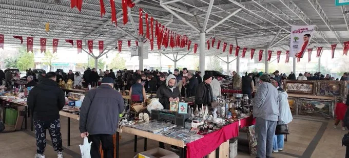 GEÇMİŞİN İZLERİ ŞEHİTKAMİL’DE CANLANDI ANTİKA PAZARI YOĞUN İLGİ GÖRDÜ