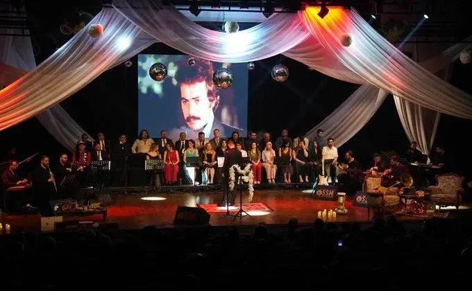 ŞEHİTKAMİL’DE MÜZİK DOLU GECE SOLFEJ ÖĞRENCİLERİ TÜRKİYE’NİN PLAYLİSTİ İLE SAHNE ALDI