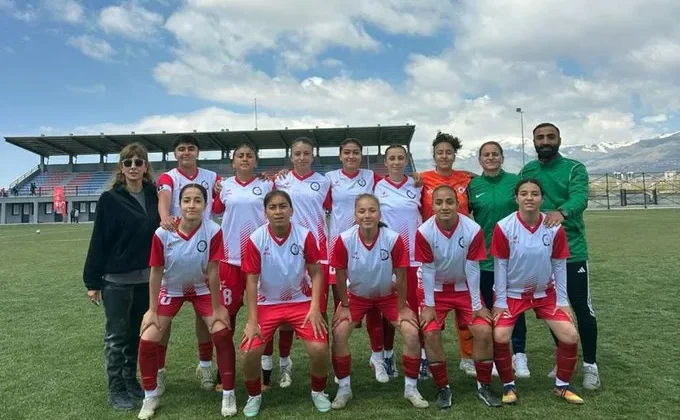 Adil Sani Konukoğlu Spor Lisesi Gençler A Kız Futbol Takımı Türkiye finallerinde