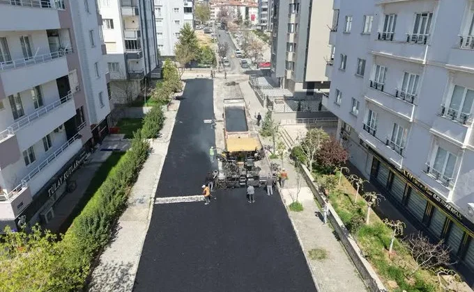 ŞEHİTKAMİL’DE YOLLAR YENİLENİYOR