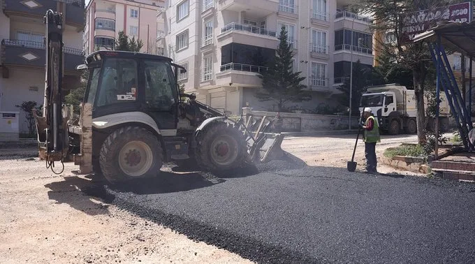 ŞEHİTKAMİL’DE ASFALT ÇALIŞMALAR HIZ KAZANDI ŞEHİTKAMİL’İN YOLLARI YENİLENİYOR