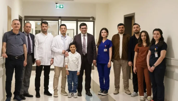 Gaziantep Şehir Hastanesi’nde Mikrocerrahi Başarı, Adımlar Yeniden Özgürleşiyor; 8 Yaşındaki Hasta Yeniden Yürüyüp Koşabiliyor