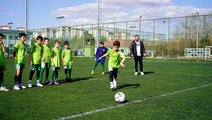 GELECEĞİN YILDIZLARI ŞEHİTKAMİL’DE SAHNE ALDI ŞEHİTKAMİL’DEN 23 NİSAN’A YAKIŞAN TURNUVA
